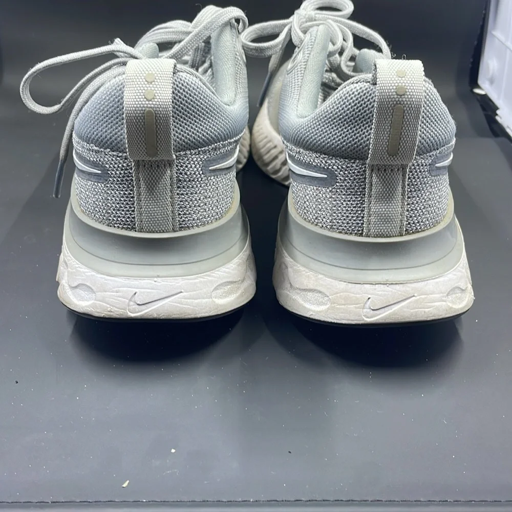 Nike women’s tennis shoes - Picture 3 of 11